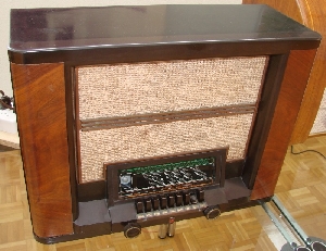 735A