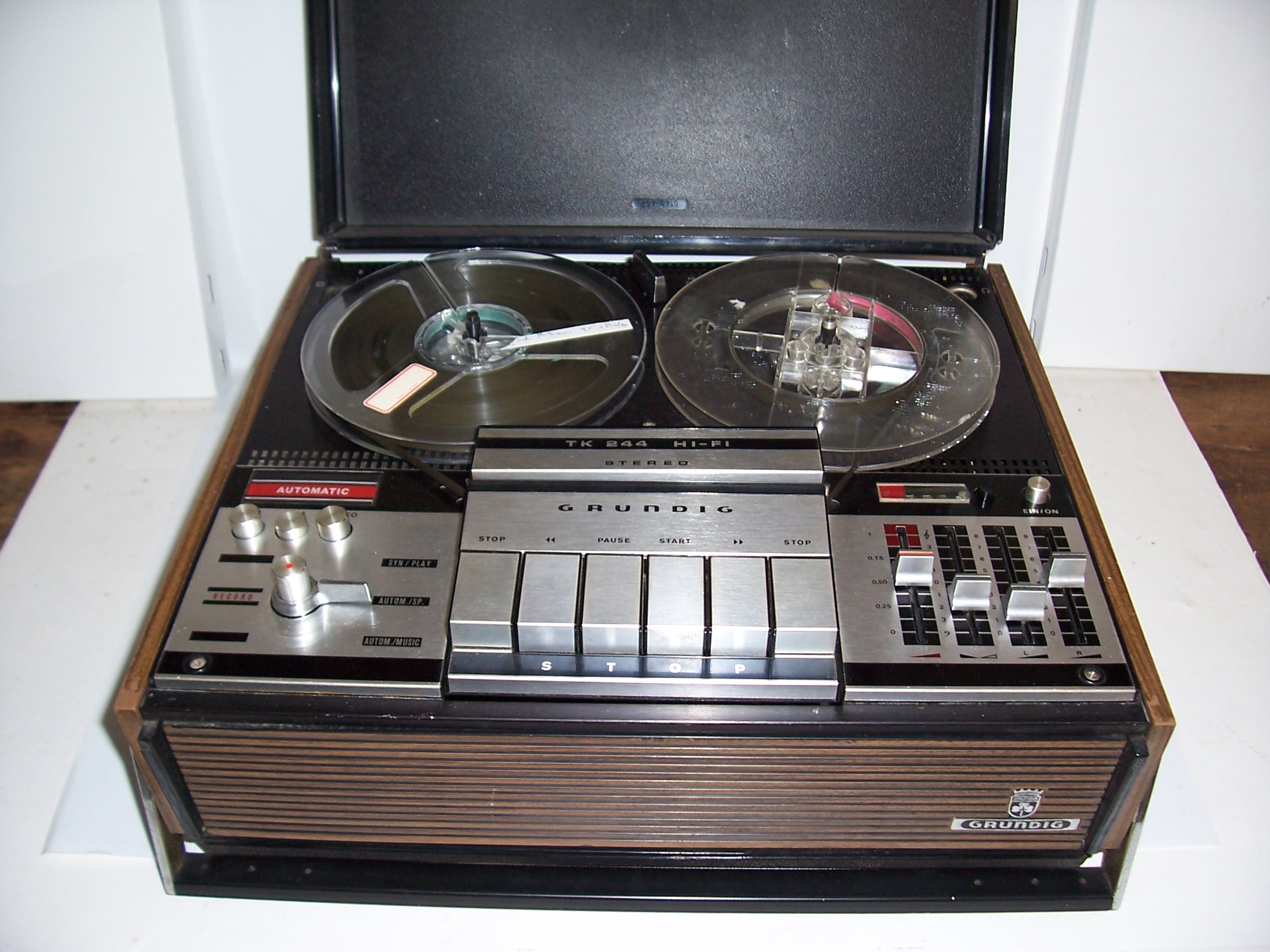 Grundig TK 244 HiFi