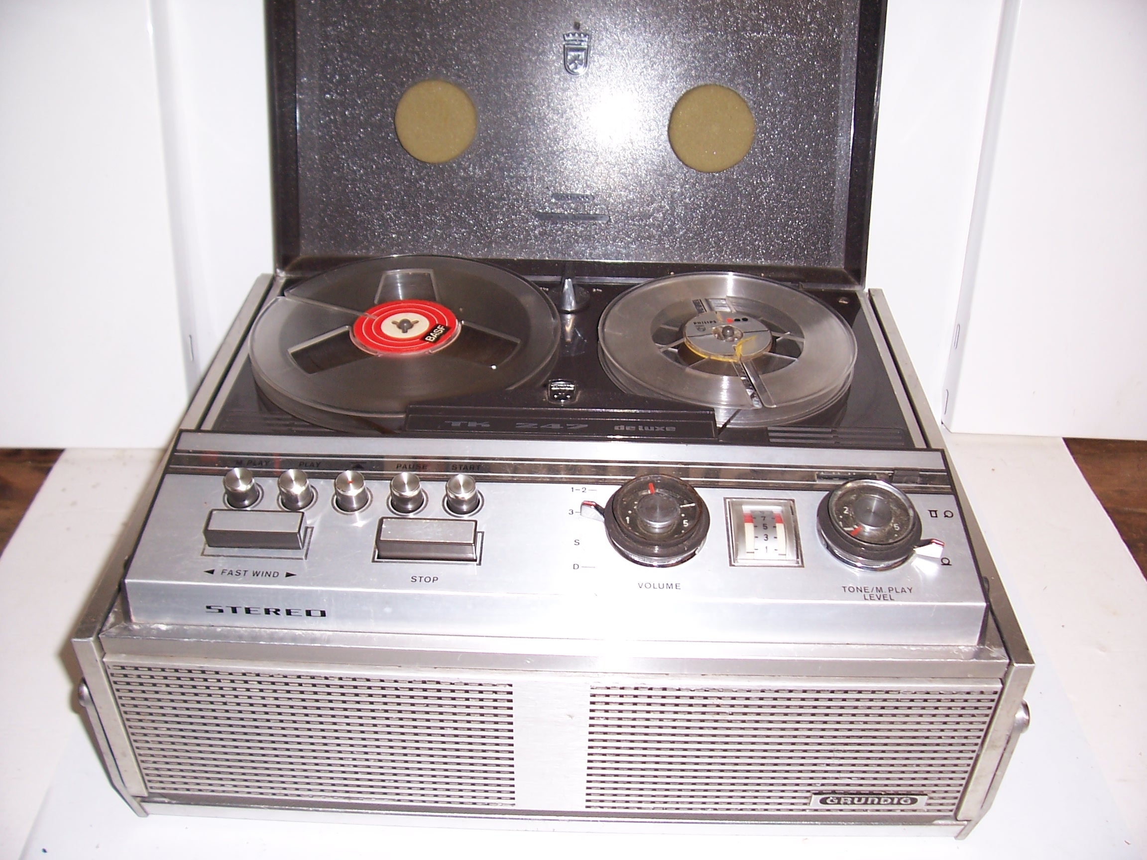 Grundig TK 247 L / De Luxe