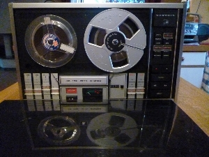 TK 745 HI-FI stéréo avec couvercle pexiI