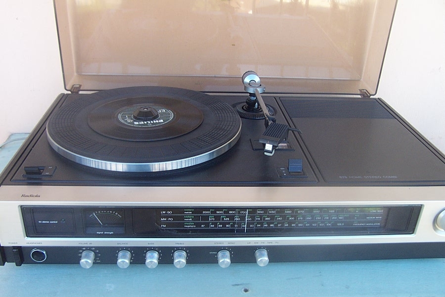 Radiola 22 AH 876
