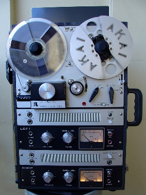 Akai M-8