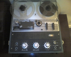 Akai 910