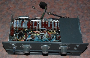 Akai 910 électronique vue de dessous