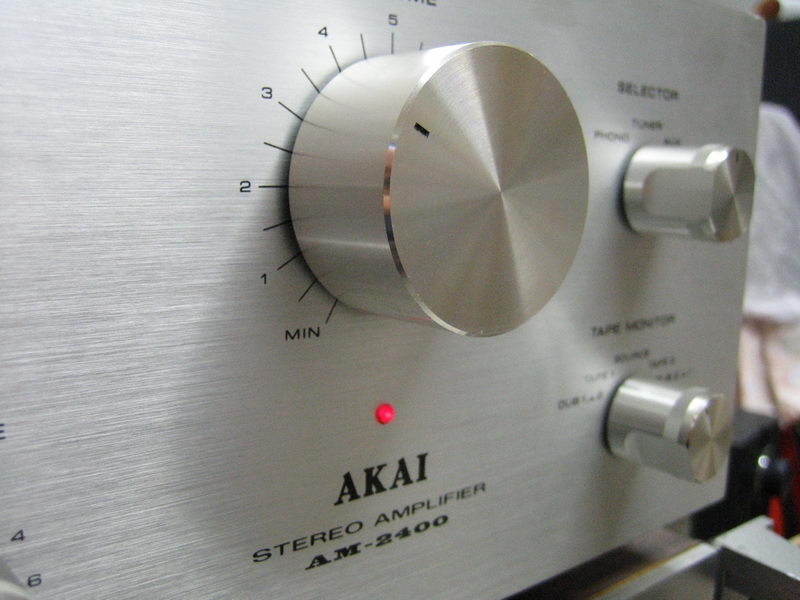 Akai AM-2400