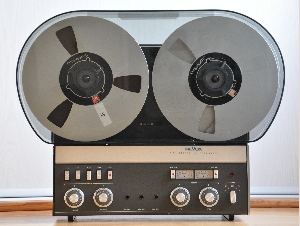 Revox A77 avec couvre-bobines (option)