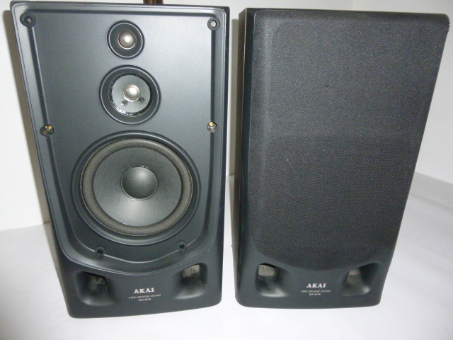Akai SW-M75