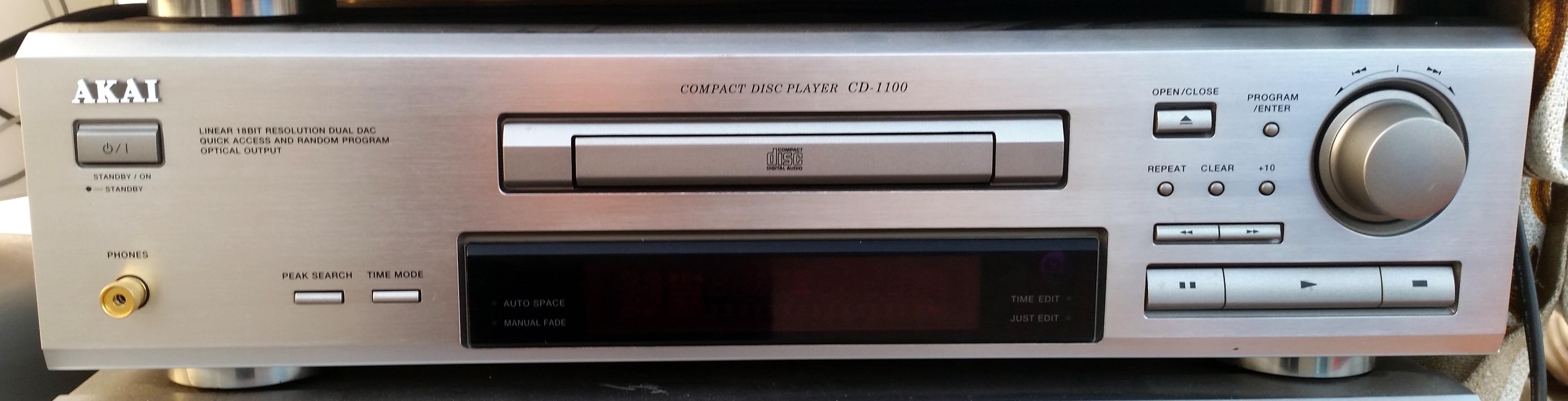 Akai CD-1100
