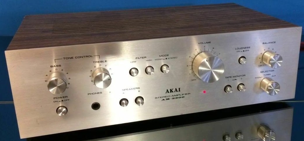 Akai AM-2200
