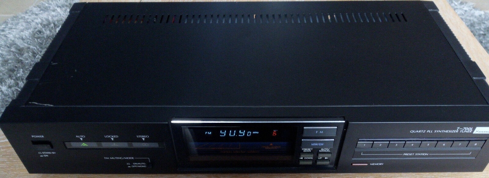 Sansui T 700 L