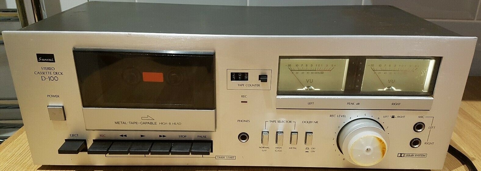 Sansui D 100