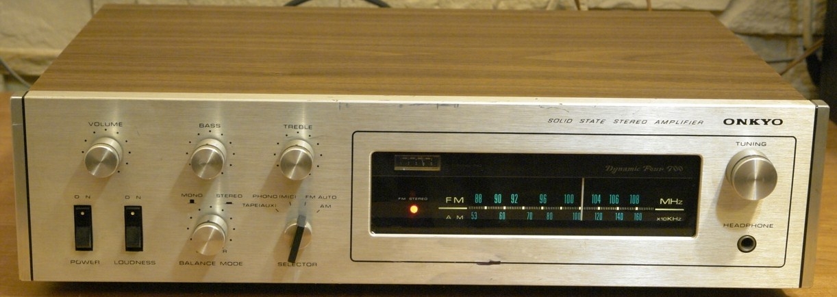 Onkyo Dynamic Four 700