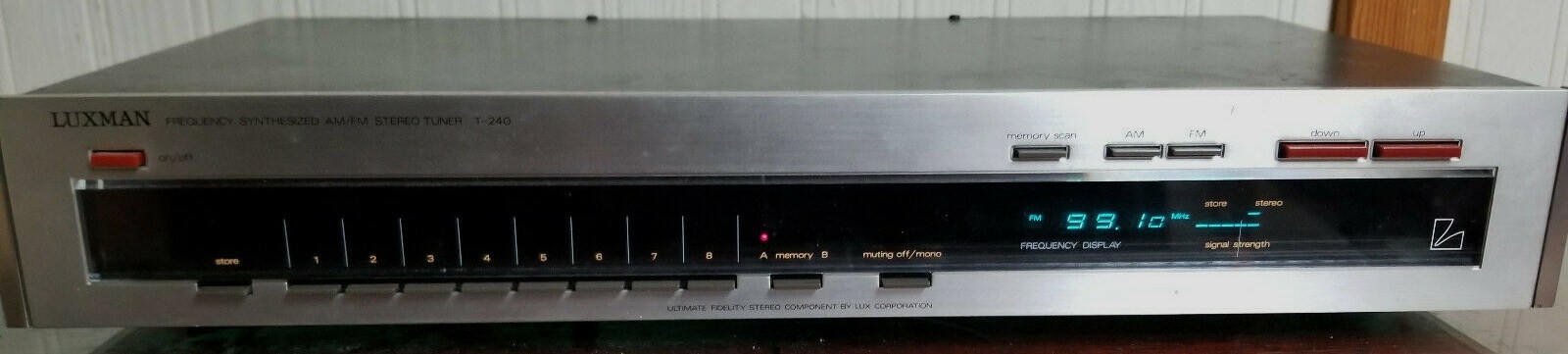 Luxman T 240
