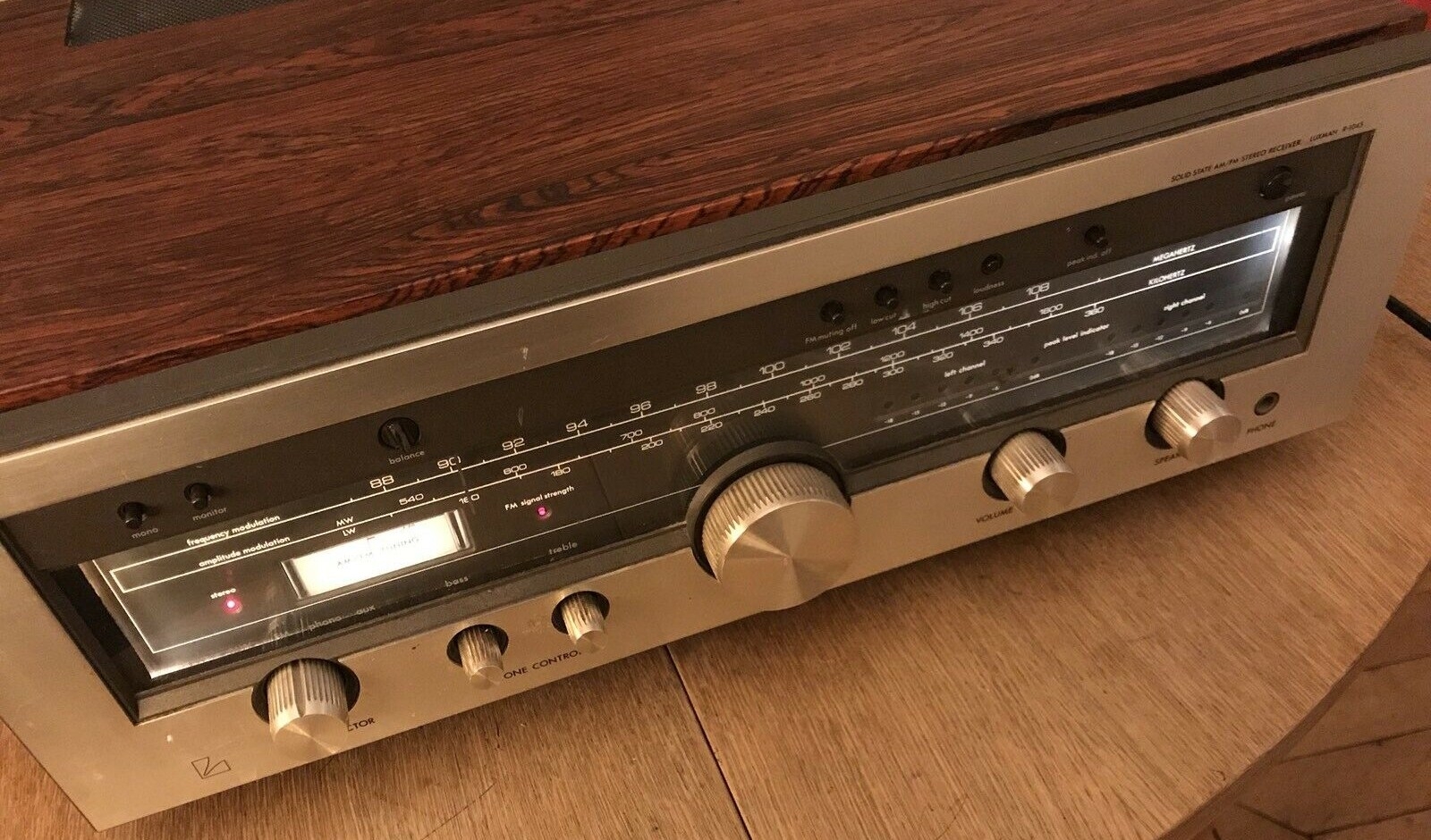 Luxman R 1045