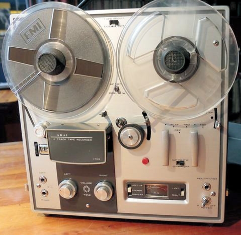 Akai 1700