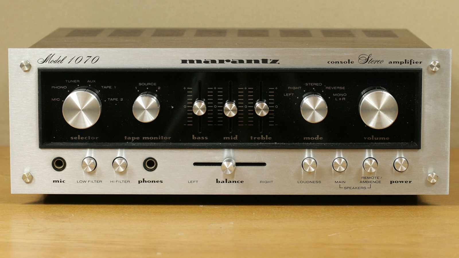 Marantz 1070