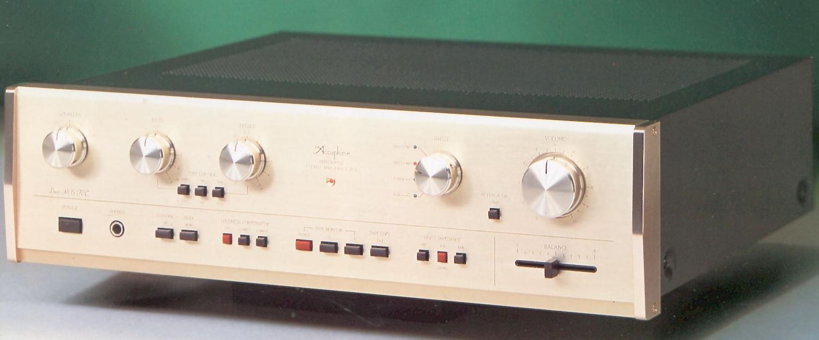 Accuphase E-203