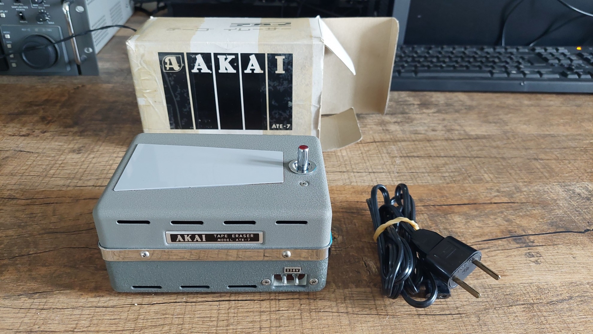 Akai ATE-7