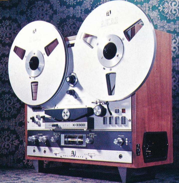 Akai X-330D