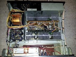 Akai AM-2950 ouvert