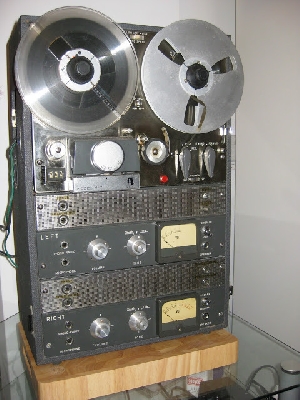 Akai M-7