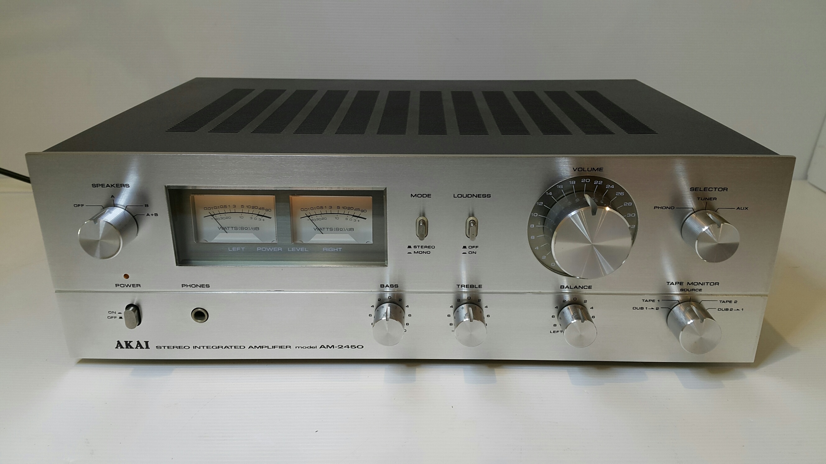 Akai AM-2450