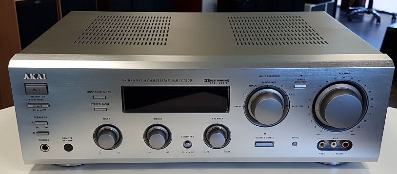 Akai AM-V1200