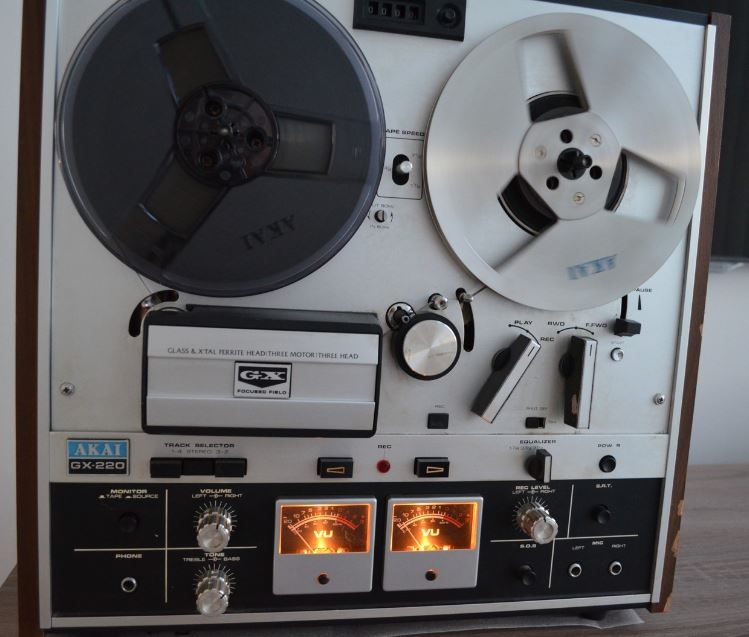 Akai GX-220