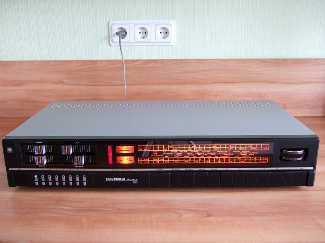 Quelle - Universum VT 2356 Senator 100