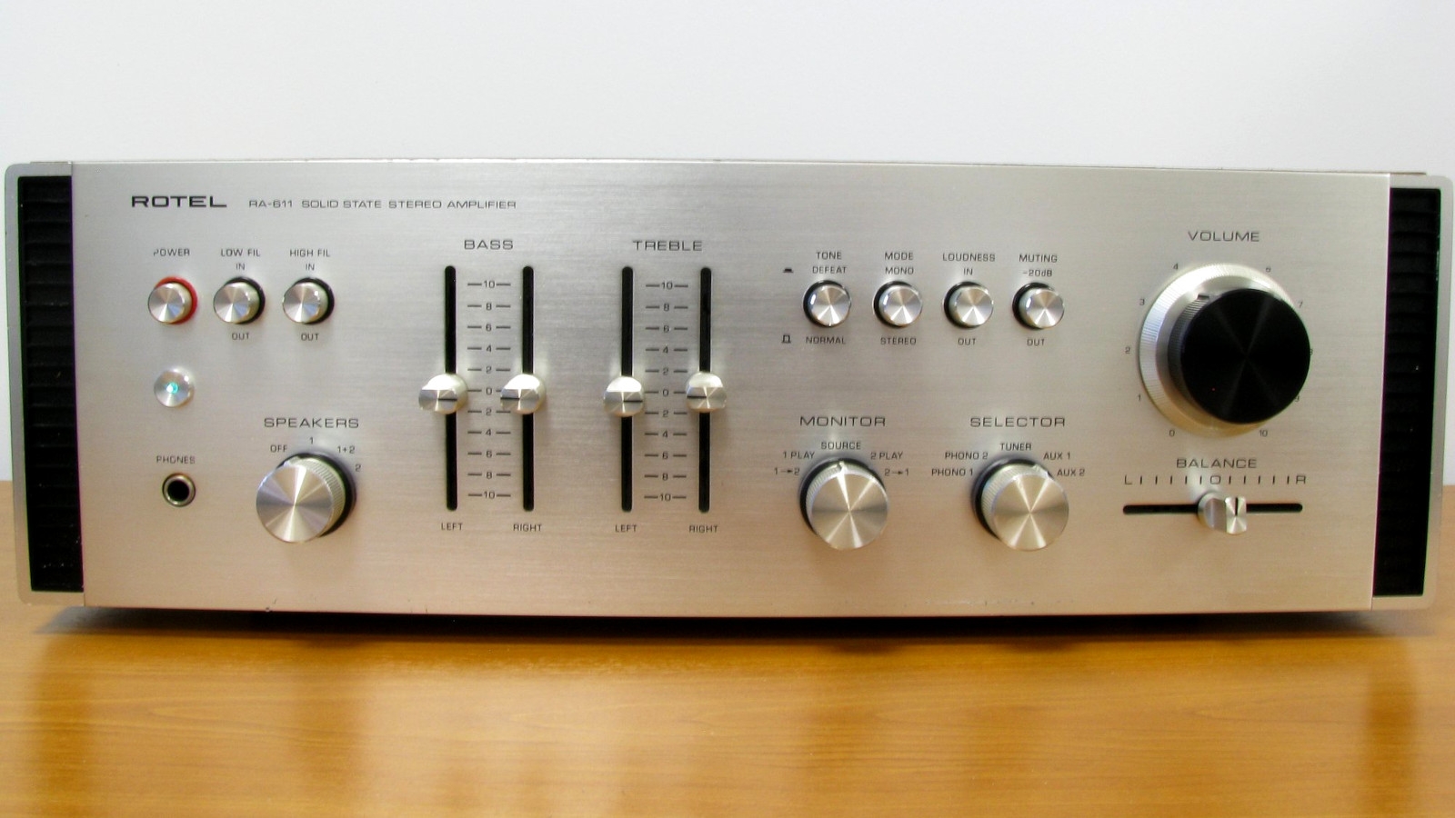 Rotel RA-611