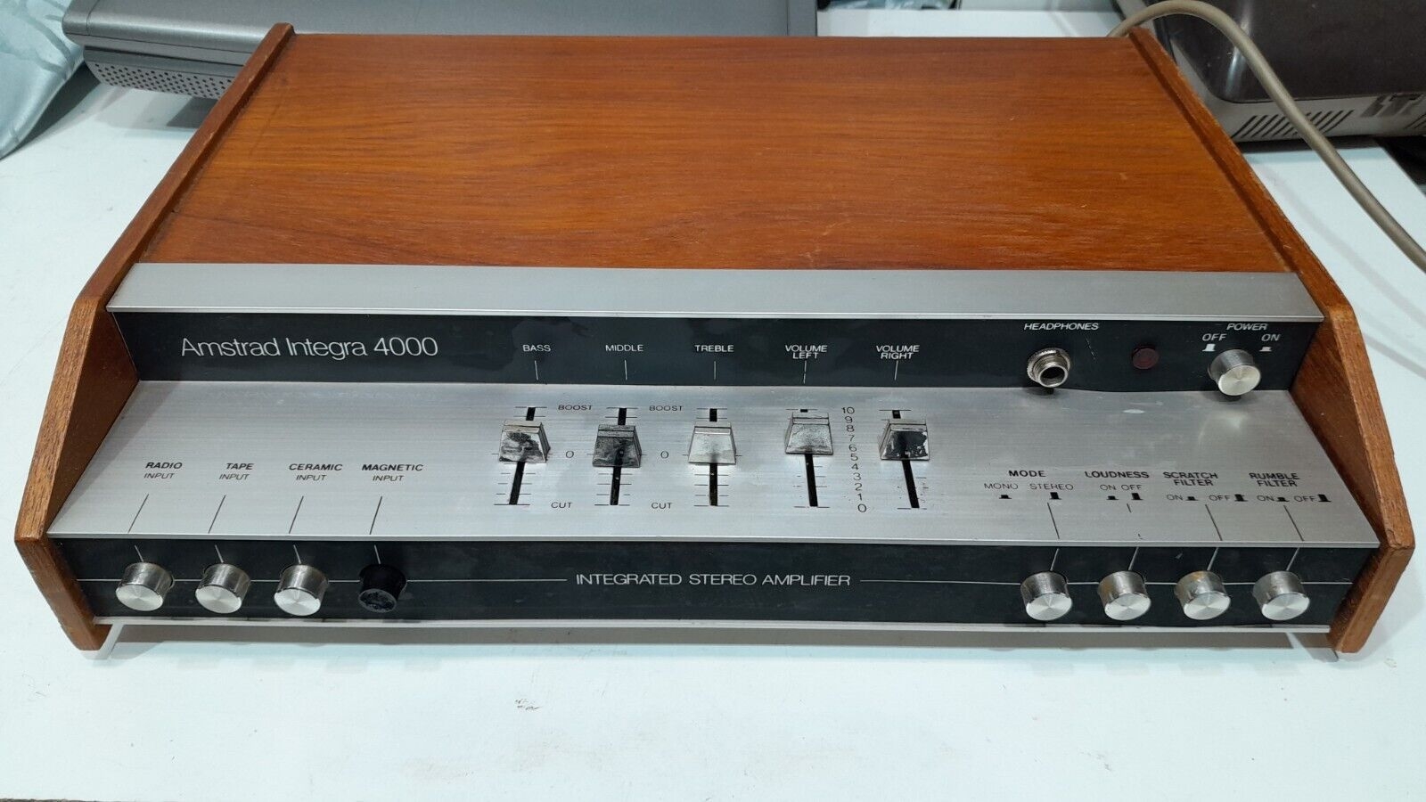 Amstrad Integra 4000