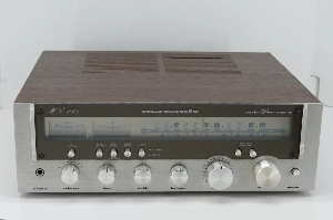 Marantz MR 215