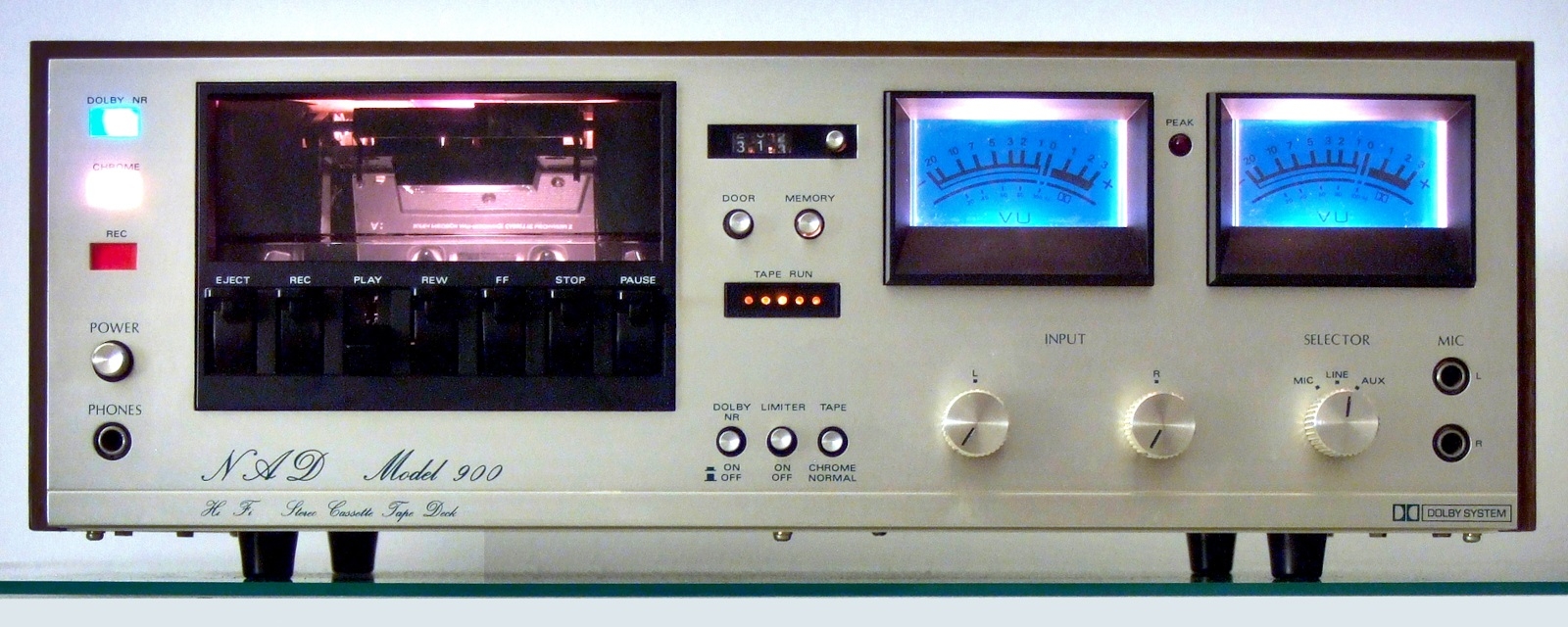 NAD 900