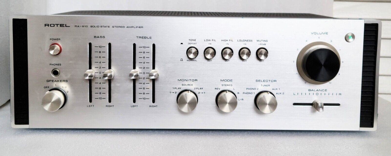 Rotel RA-810