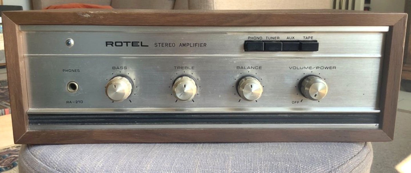 Rotel RA-210