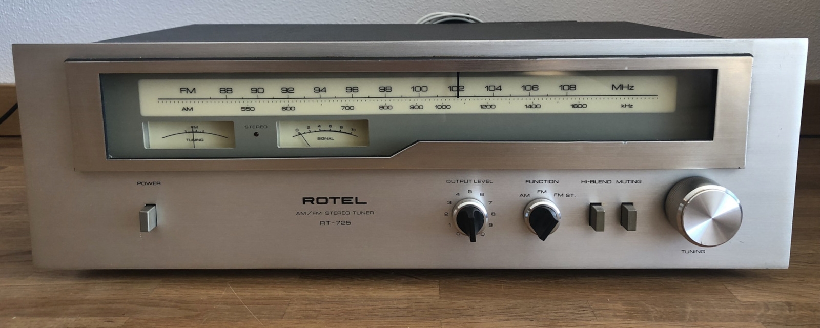 Rotel RT-725
