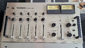 Rodec console Disco-Mix avec façade alu